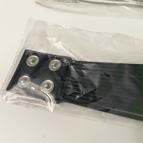 Guess Black and White Bracelets Lot of 2 - Picture 5 of 16